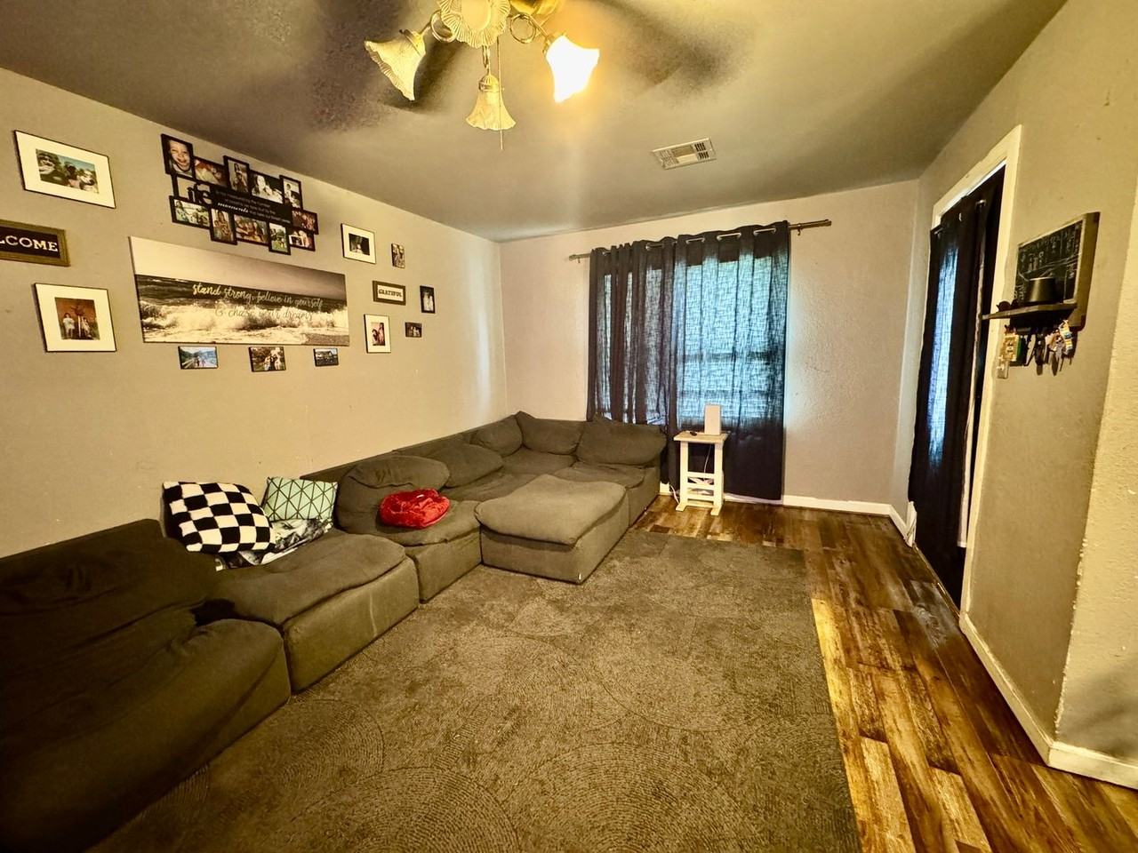 505 Oak St - Photo 2 of 9