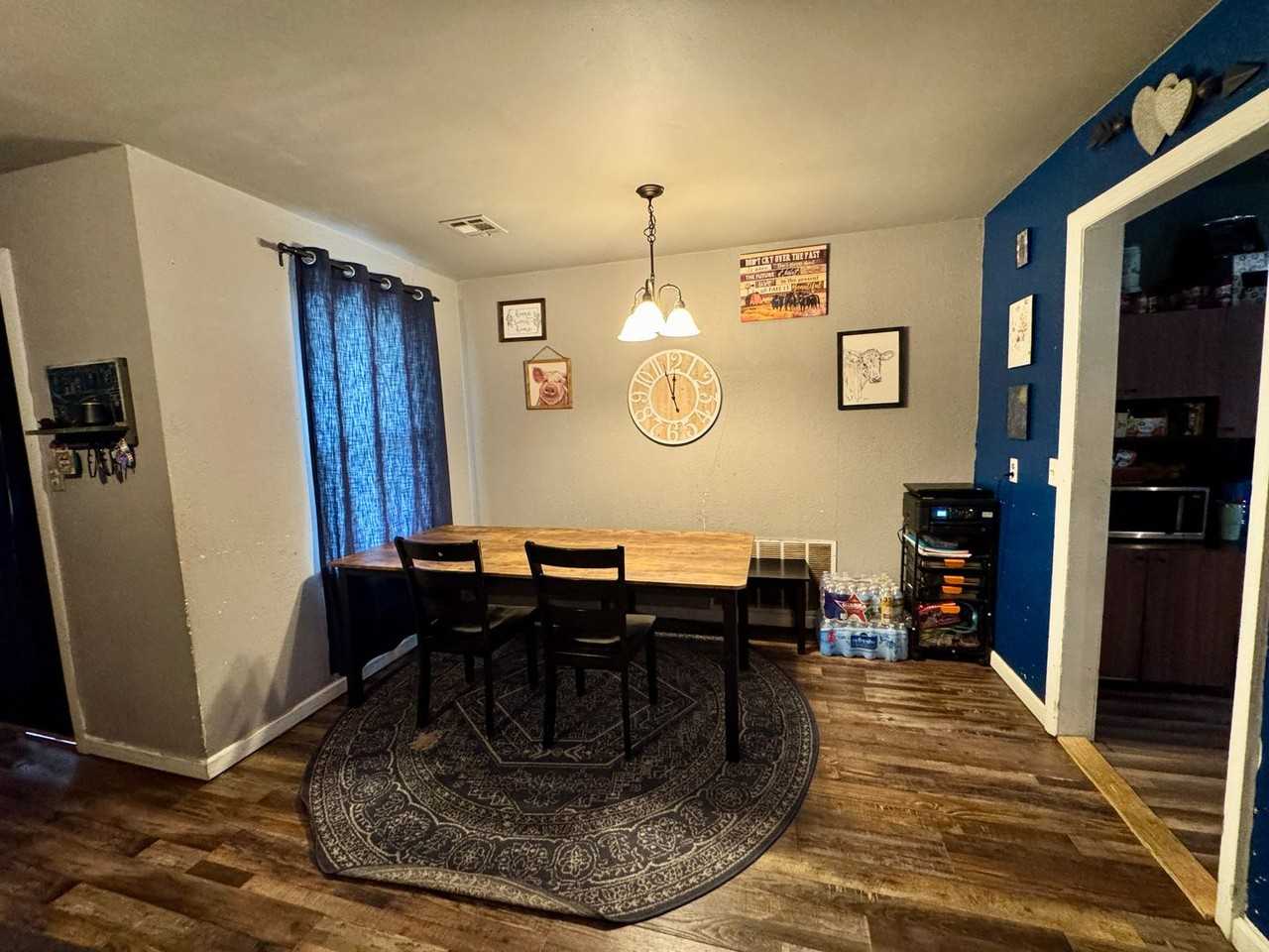 505 Oak St - Photo 3 of 9