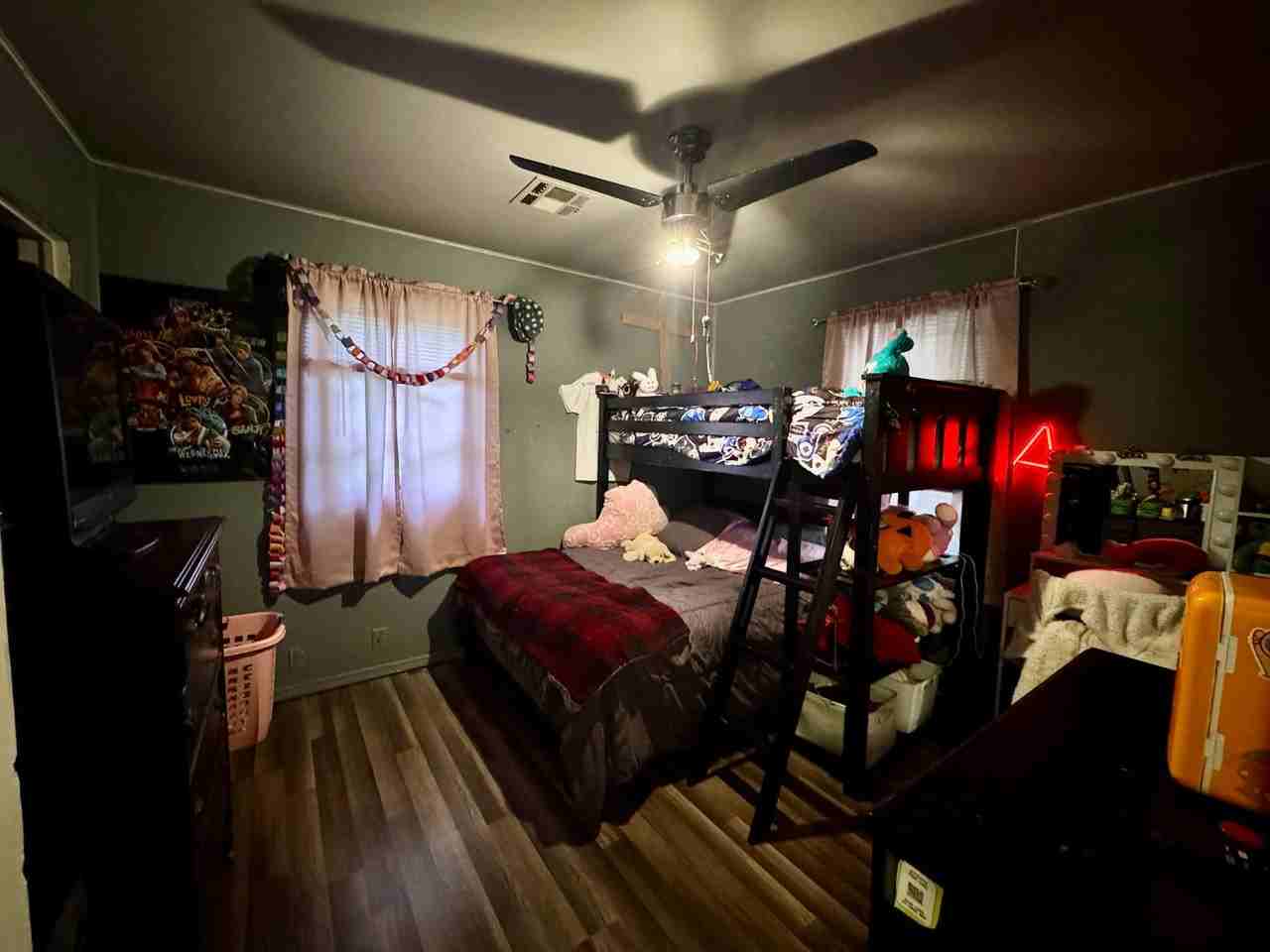 505 Oak St - Photo 7 of 9