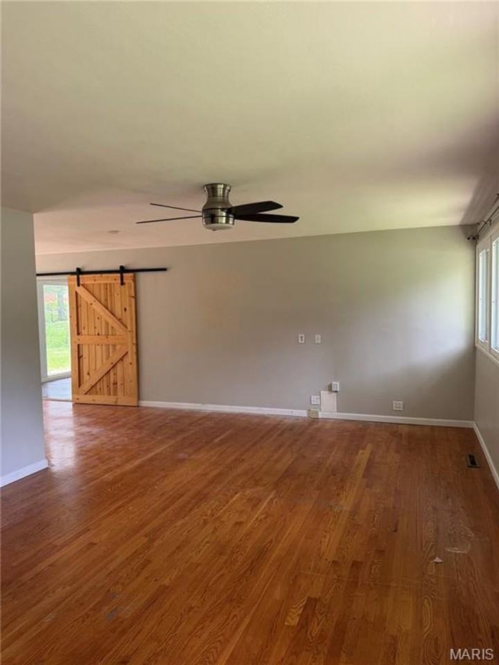 709 Elkington Ln - Photo 3 of 19
