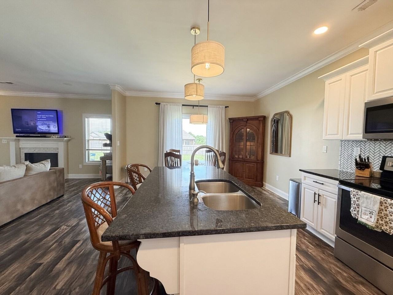 5005 Rainier Dr - Photo 3 of 22