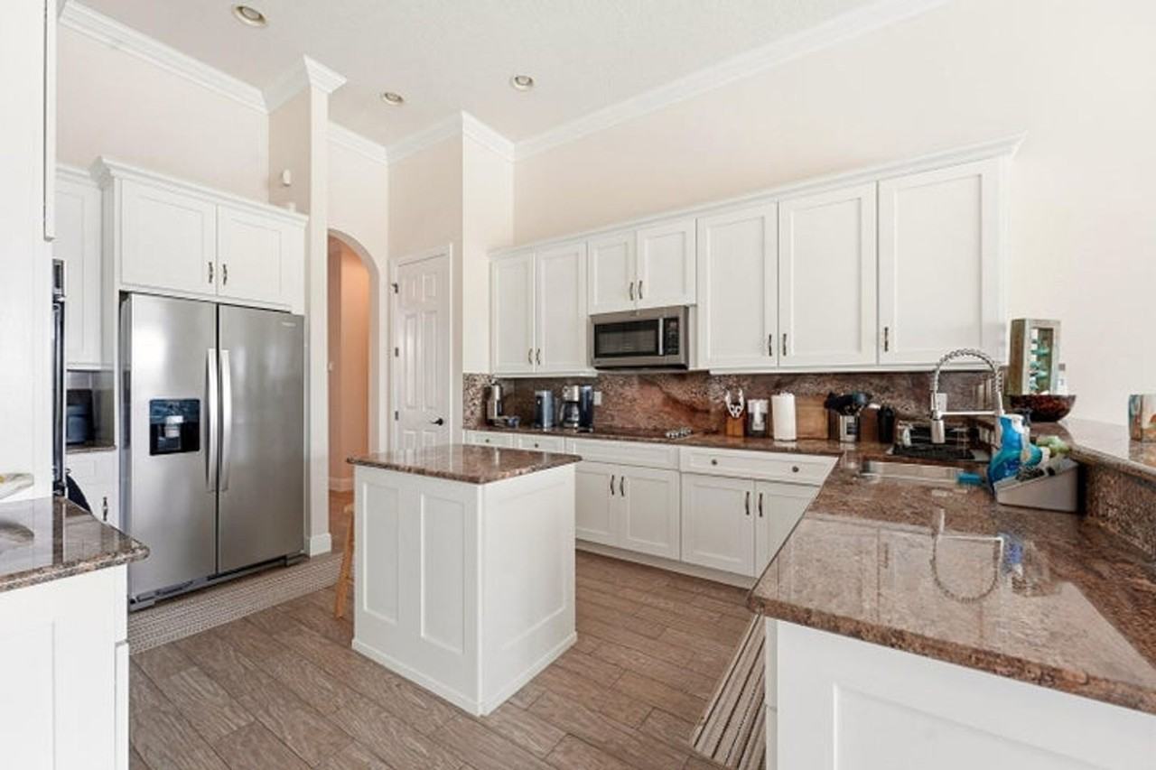 851 Edgebrook Ln - Photo 2 of 30