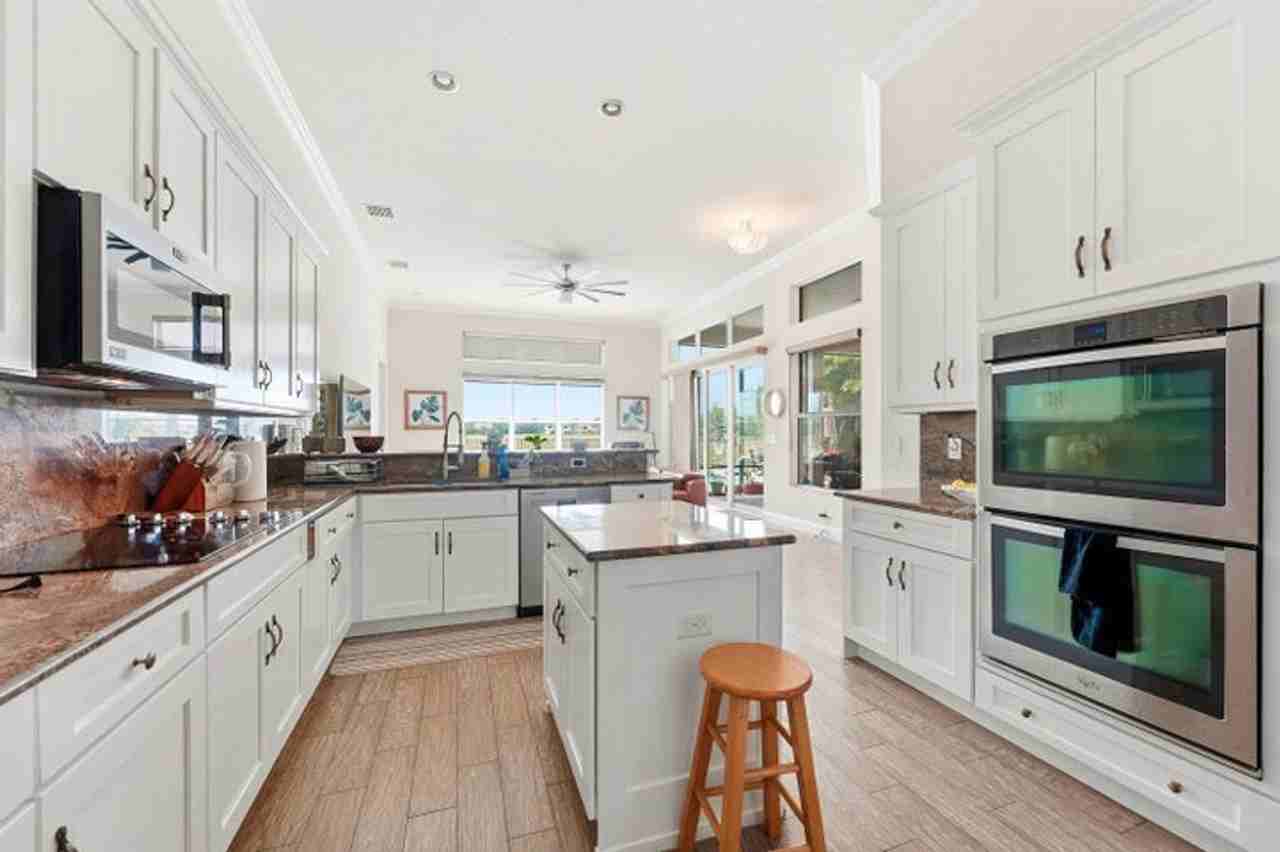 851 Edgebrook Ln - Photo 3 of 30