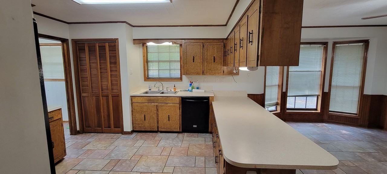 1821 Gendarme Rd - Photo 7 of 17
