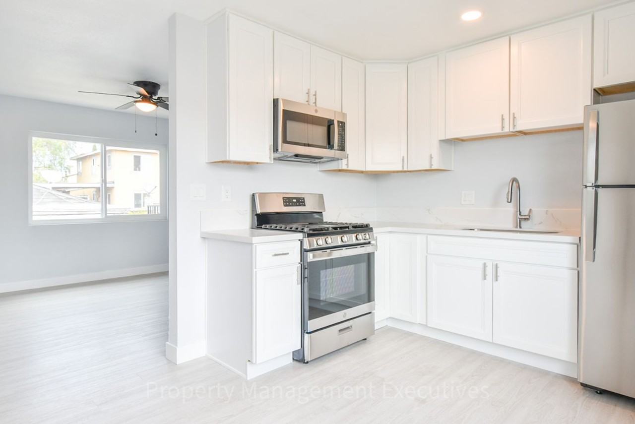4038 Winona Ave - Photo 4 of 10