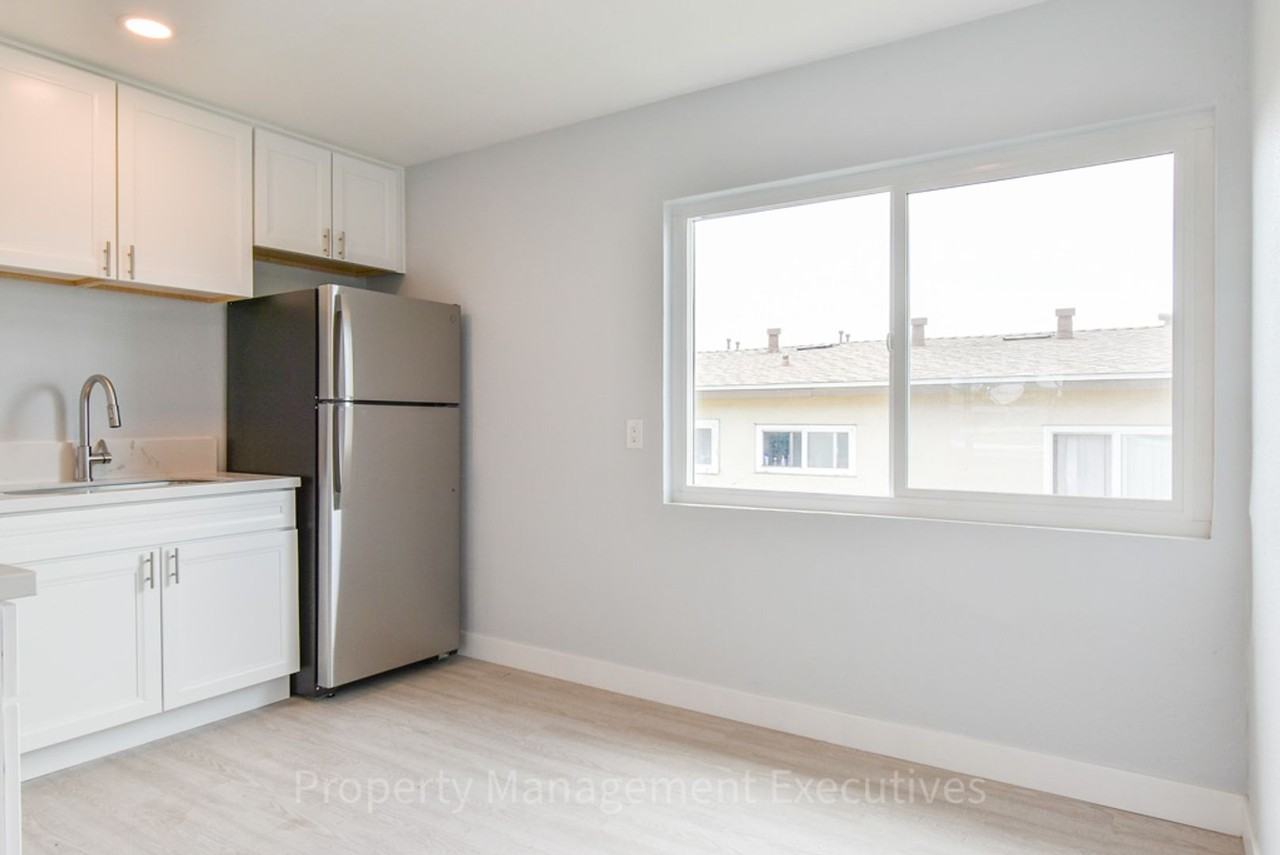 4038 Winona Ave - Photo 5 of 10