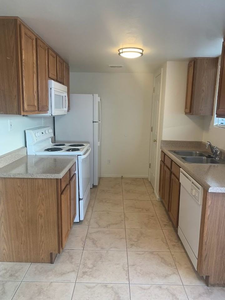 9101-9115 E Esperanza Drive - Photo 7 of 50
