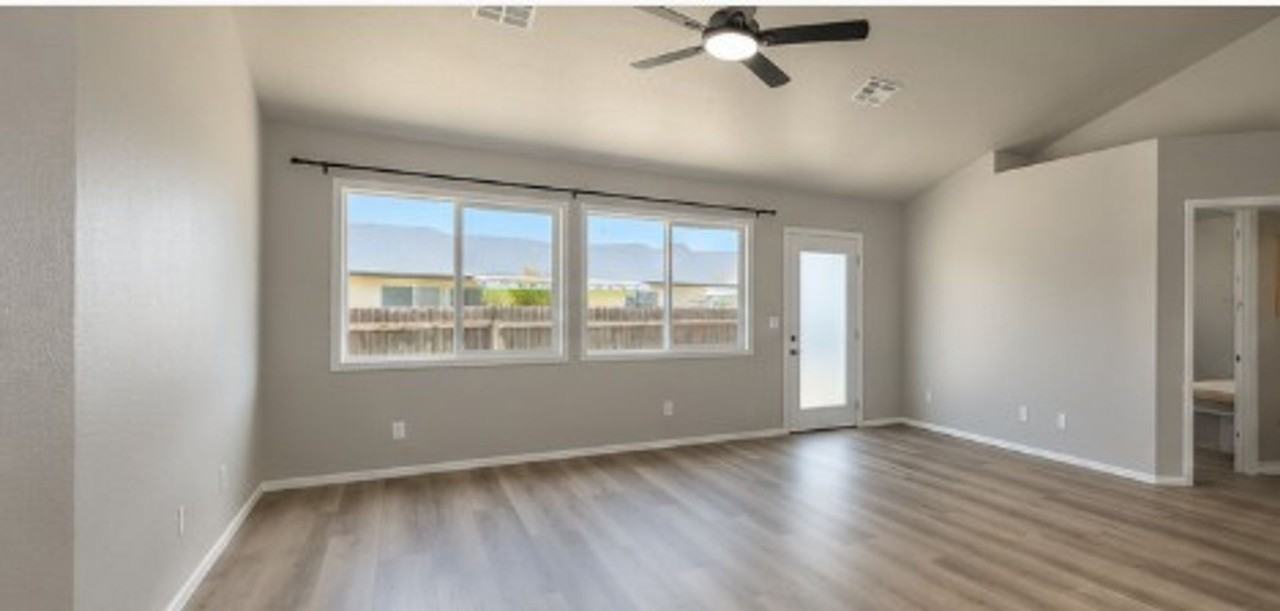 3123 Village Green St - Photo 2 of 5