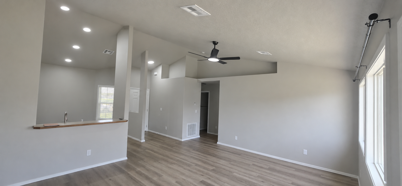 3123 Village Green St - Photo 3 of 5