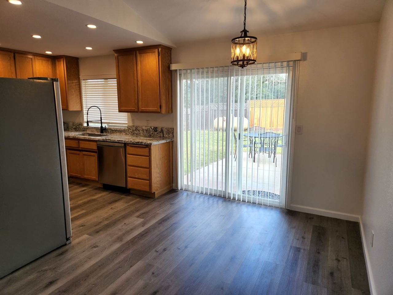 8121 Quartz Ln - Photo 3 of 16