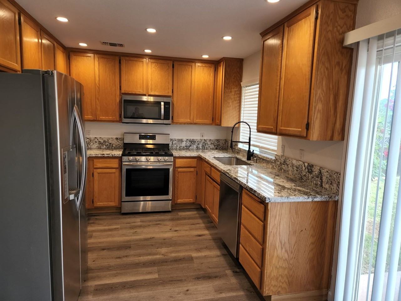 8121 Quartz Ln - Photo 4 of 16