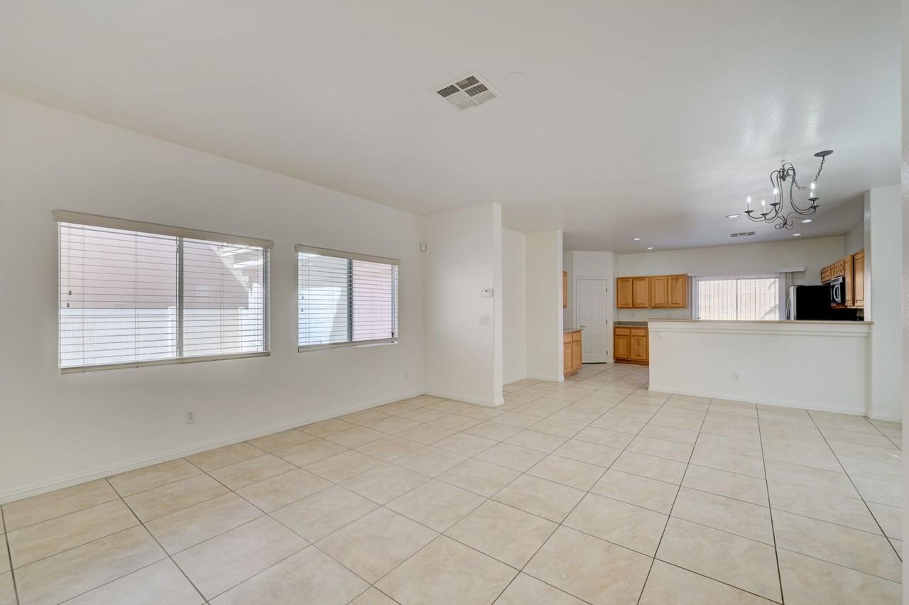 8918 Houston Ridge Ave - Photo 4 of 39