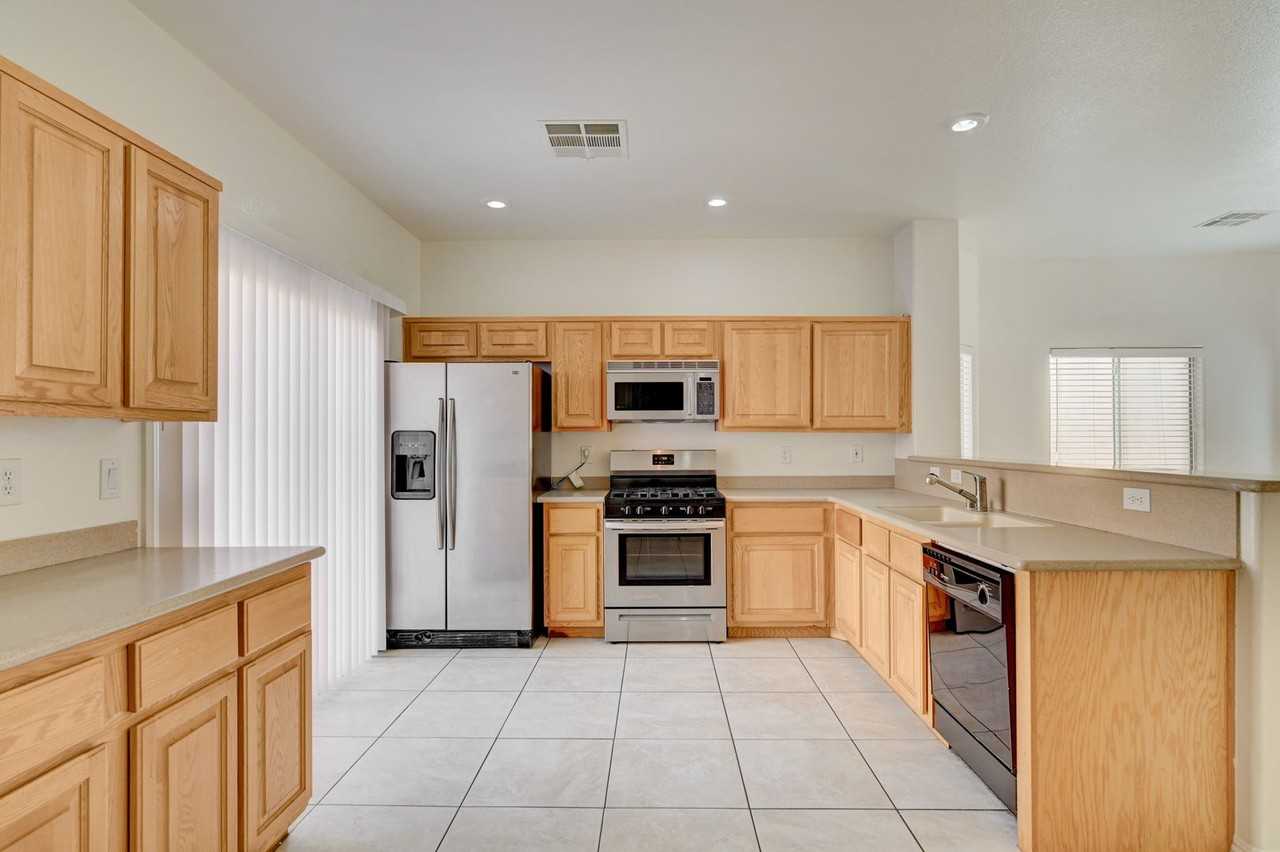 8918 Houston Ridge Ave - Photo 5 of 39