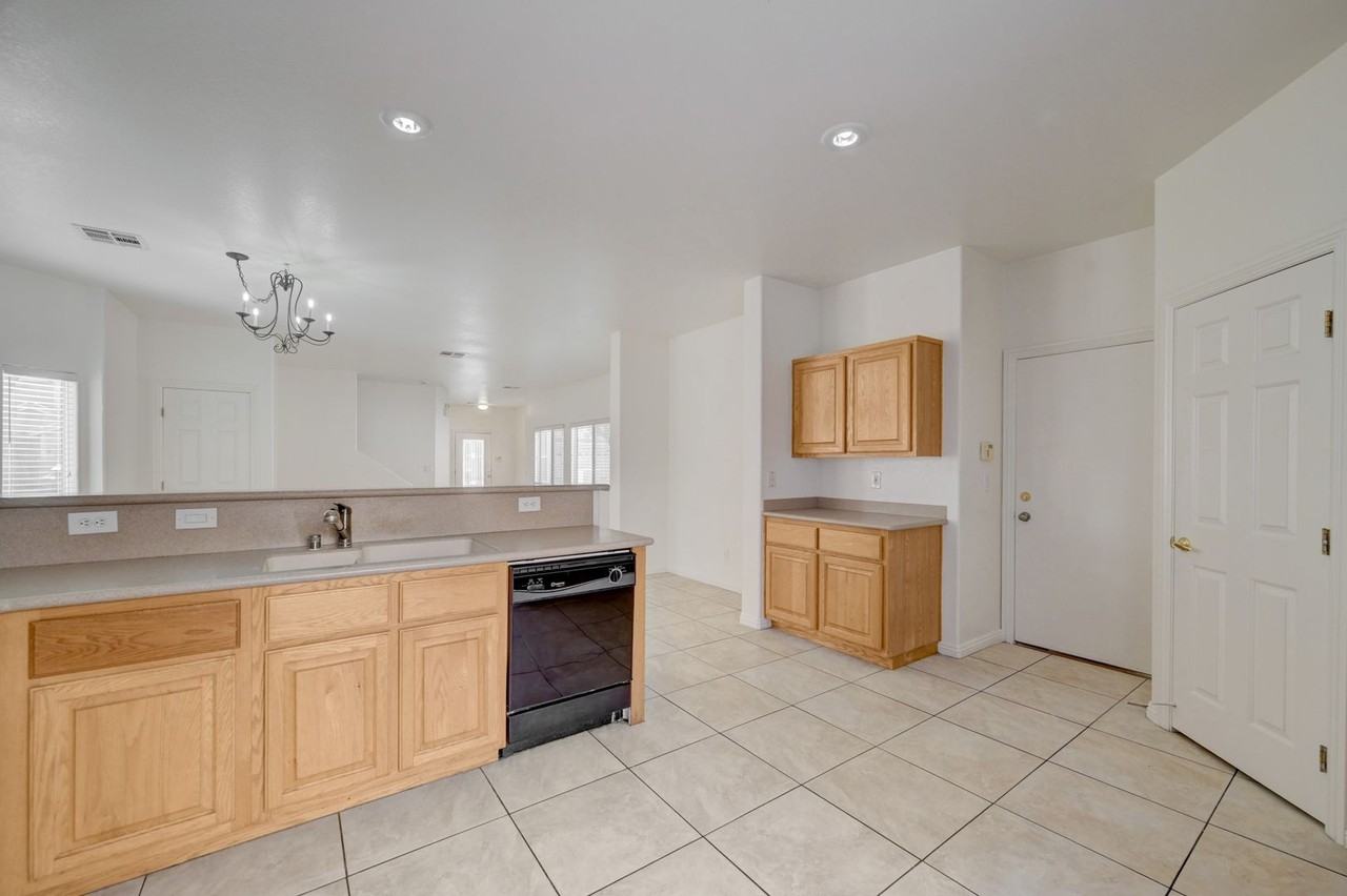 8918 Houston Ridge Ave - Photo 6 of 39