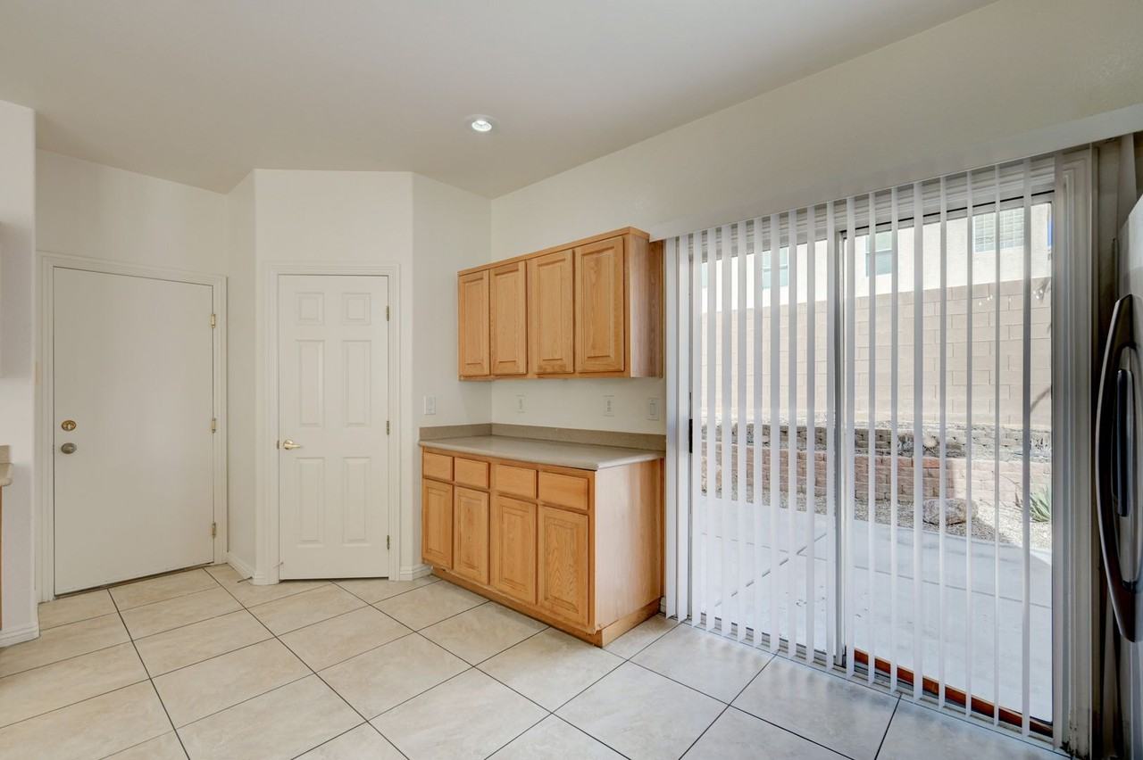 8918 Houston Ridge Ave - Photo 7 of 39