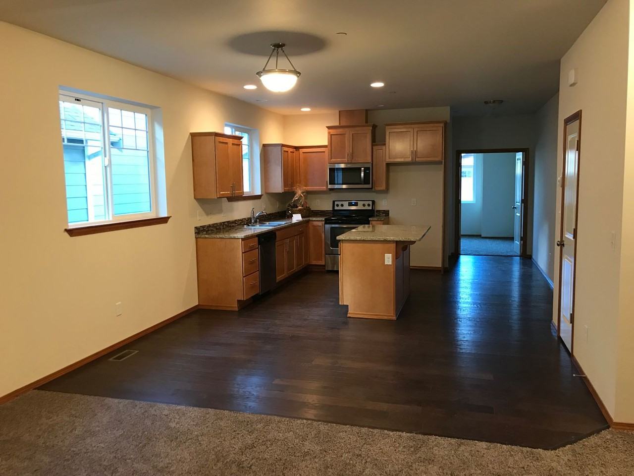 715 Kodiak Ln - Photo 3 of 12