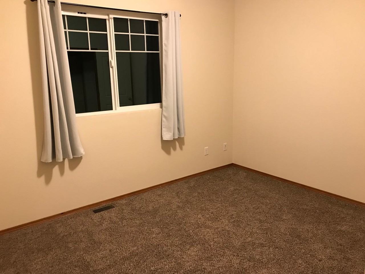 715 Kodiak Ln - Photo 5 of 12