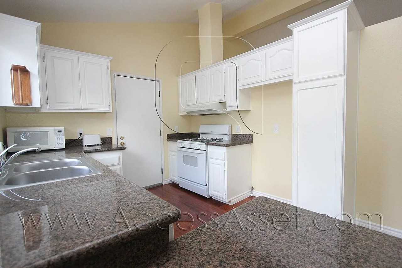 16364 Stevens Ave - Photo 2 of 19