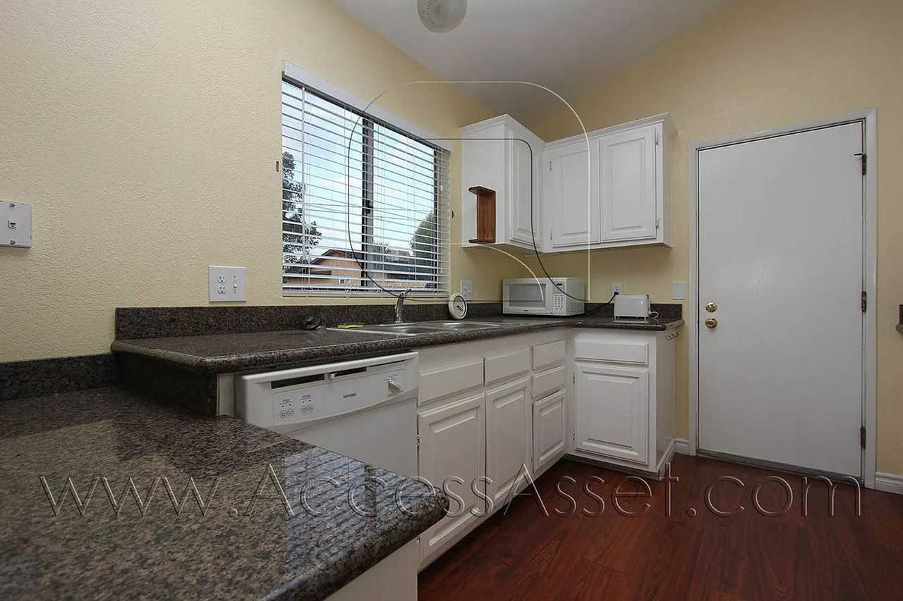 16364 Stevens Ave - Photo 4 of 19