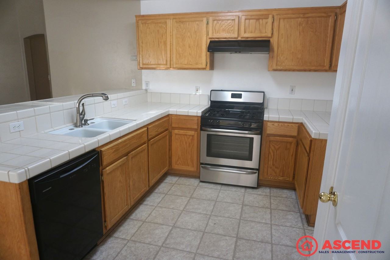 4216 Almond Grove Ln - Photo 6 of 13