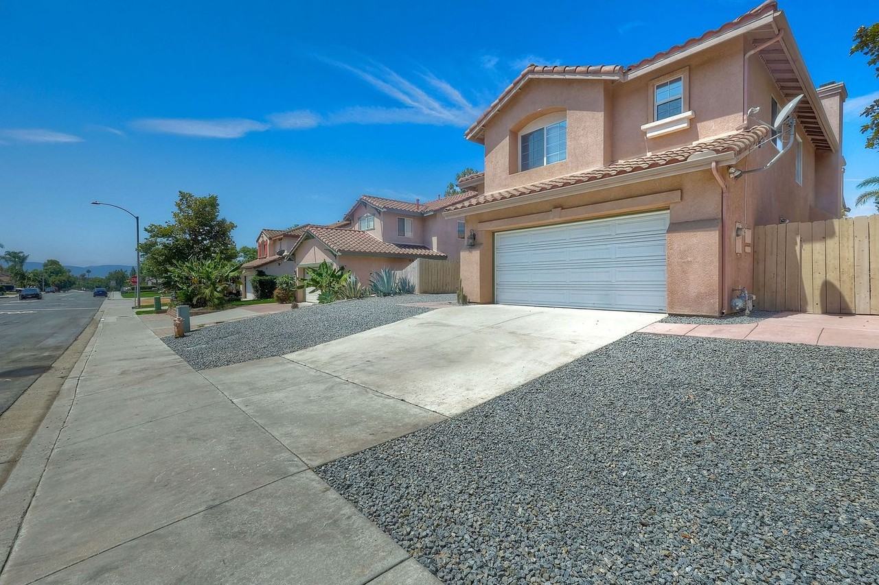 746 Camino Magnifico - Photo 2 of 33