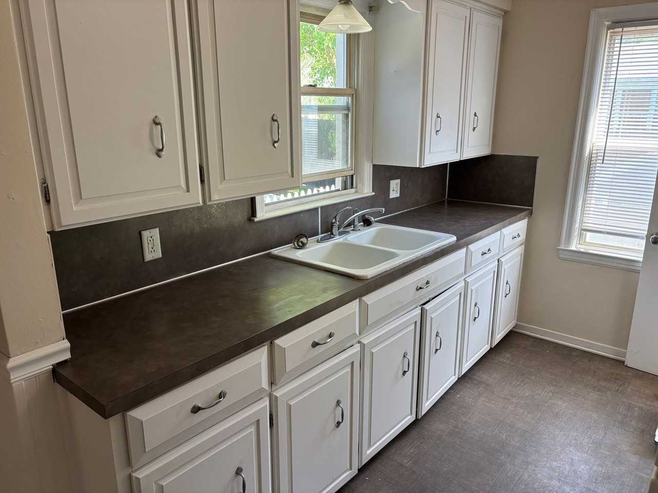 300 Alten Ave Ne - Photo 3 of 14
