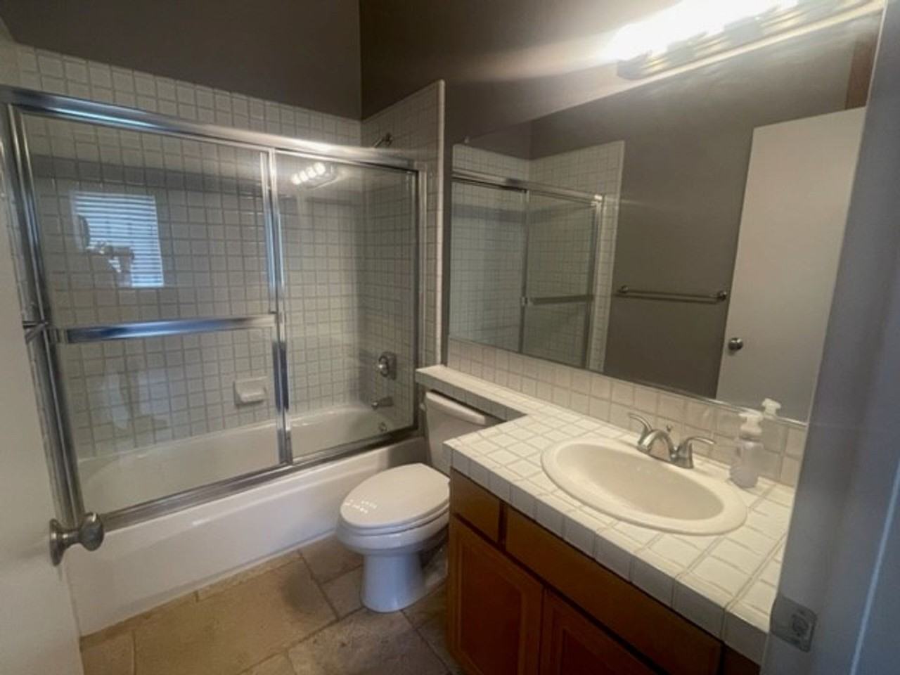 727 Balfe St - Photo 6 of 11