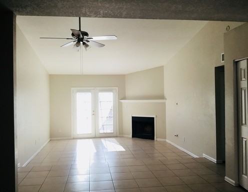 2402 W Earll Dr - Photo 2 of 8