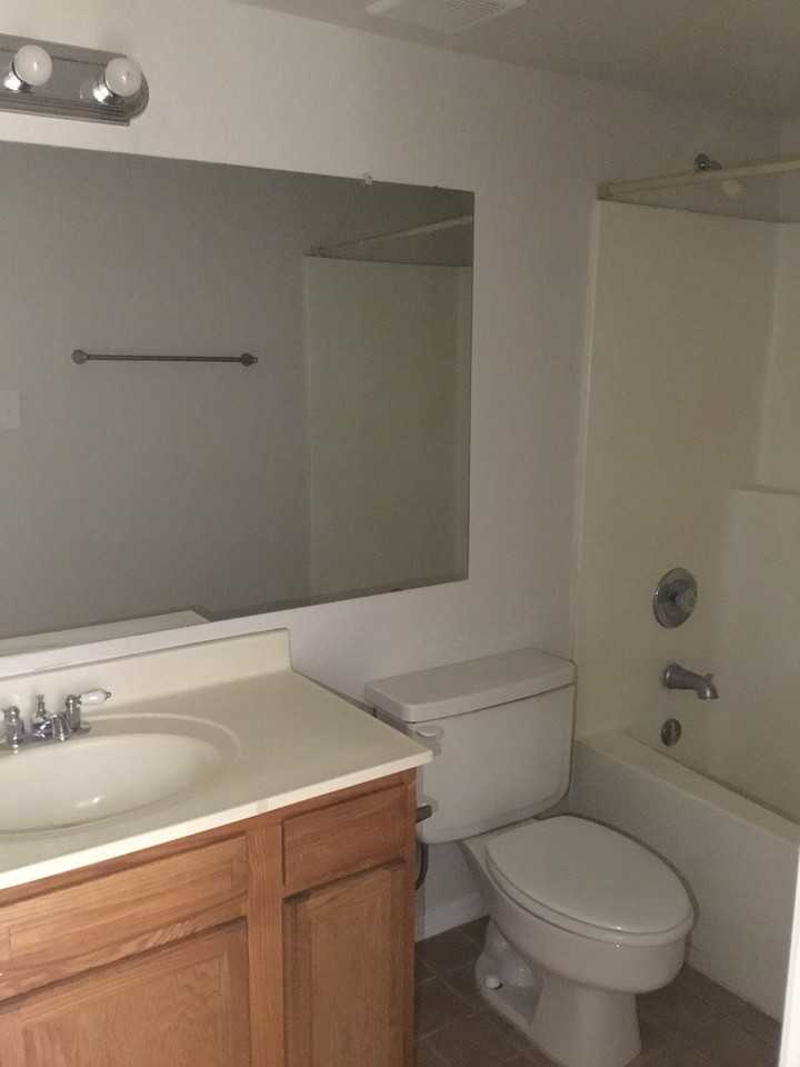 2402 W Earll Dr - Photo 5 of 8