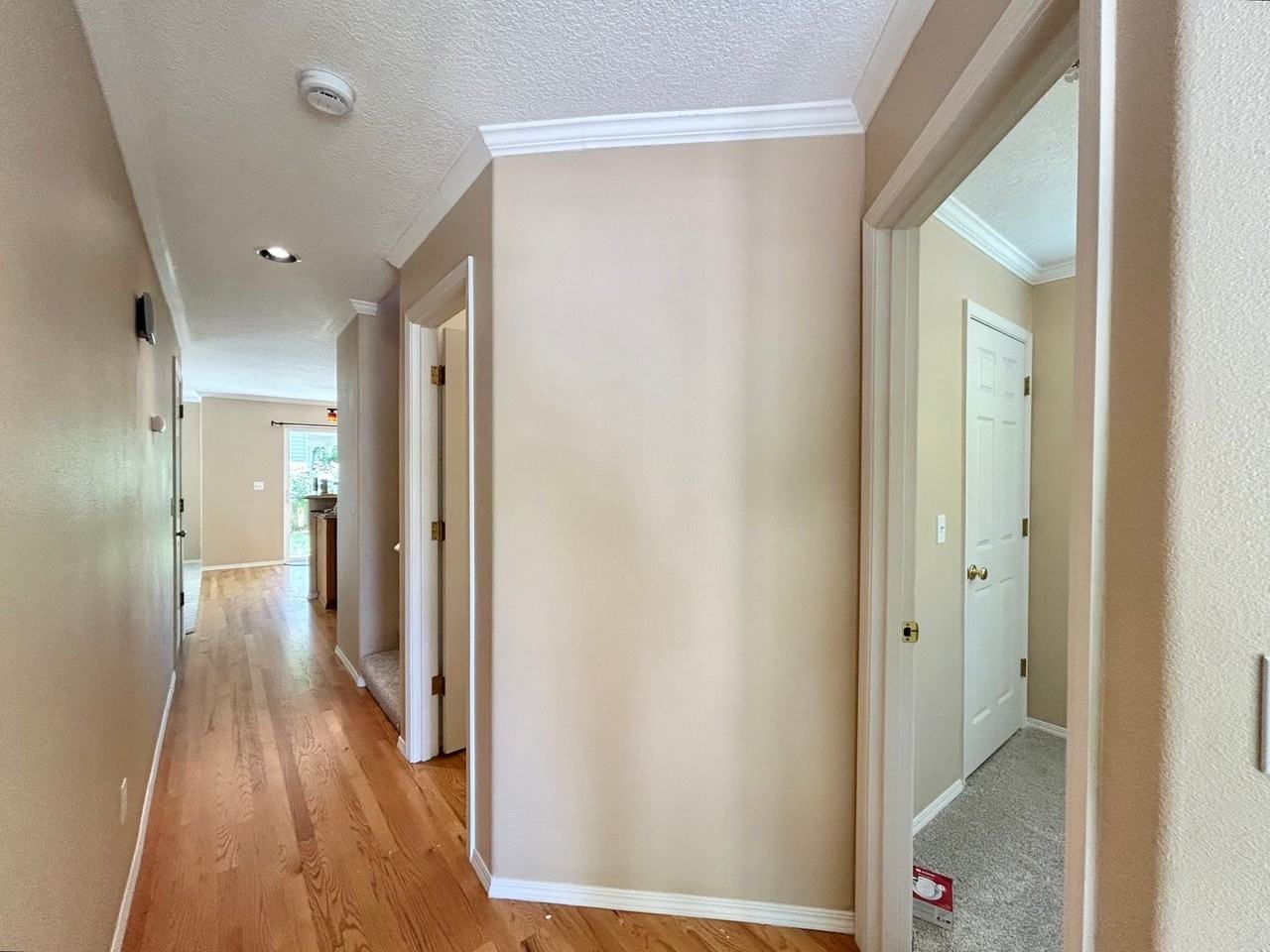 1218 Ne Kinney St - Photo 4 of 50