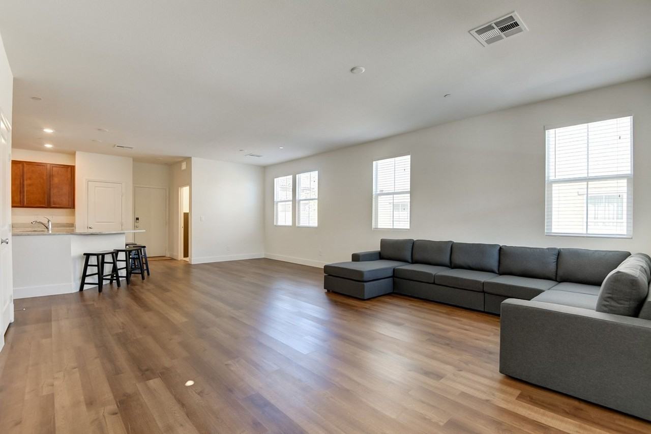 2875 Starling Summit St - Photo 4 of 17