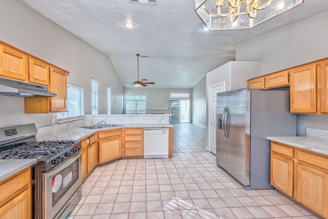 6412 Blacklion Ct - Photo 4 of 15