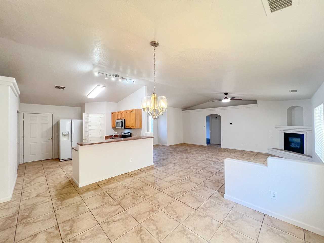 5921 N Bentley Dr - Photo 2 of 17