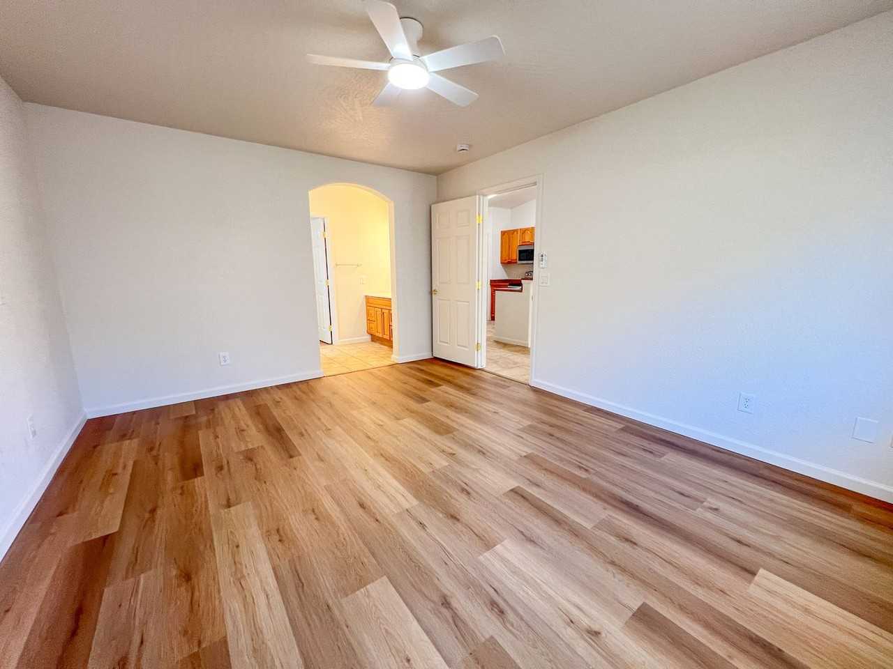 5921 N Bentley Dr - Photo 4 of 17