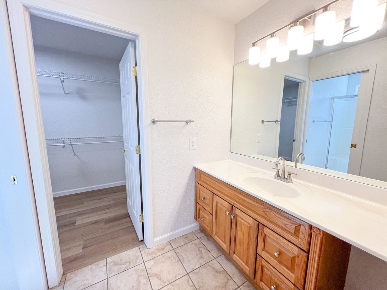 5921 N Bentley Dr - Photo 5 of 17