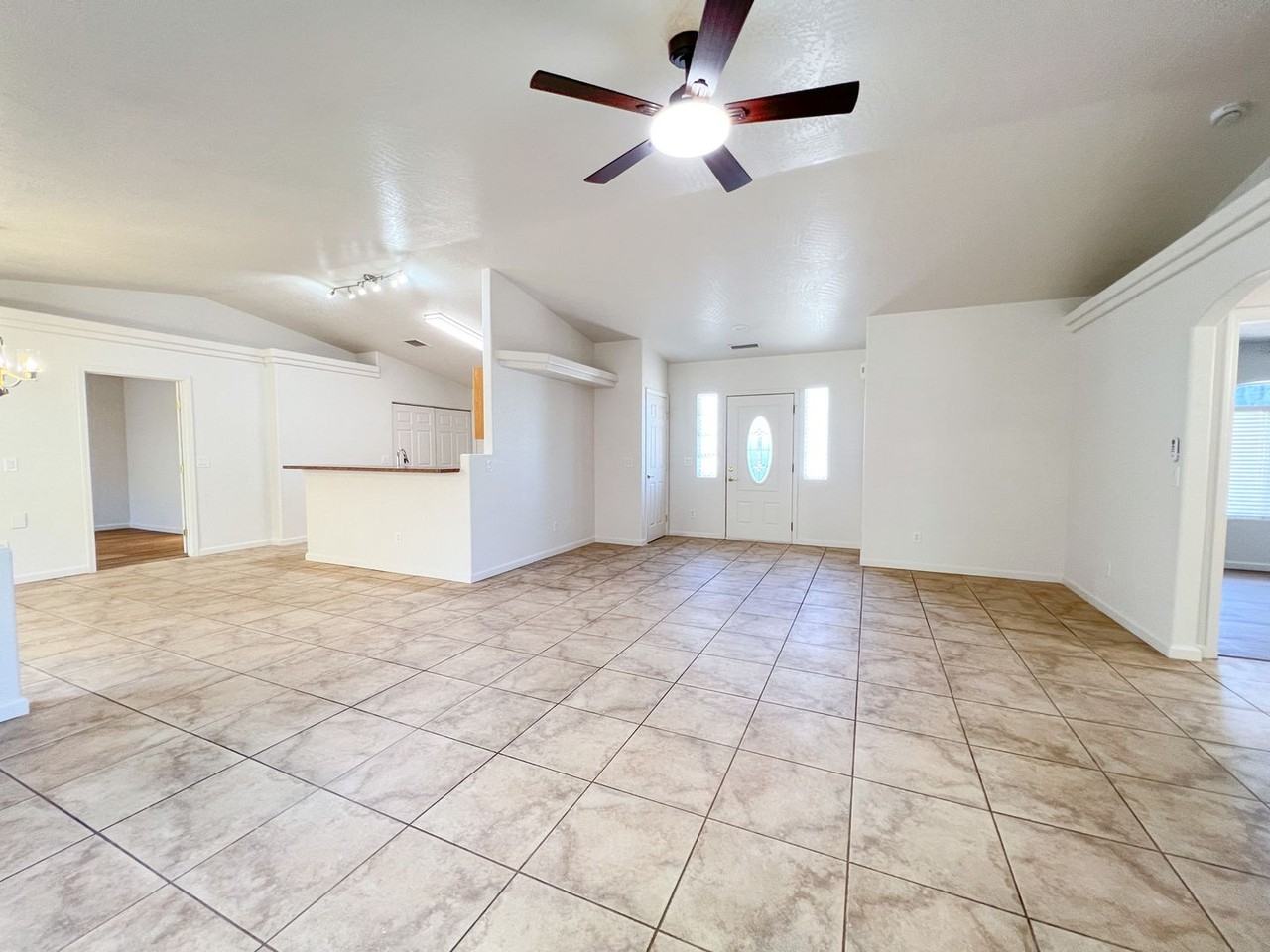 5921 N Bentley Dr - Photo 7 of 17
