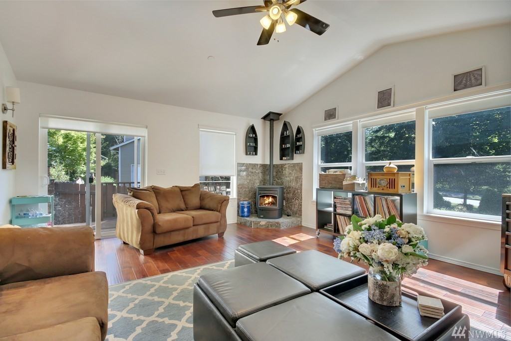 1637 Mcdonald Ave - Photo 5 of 10
