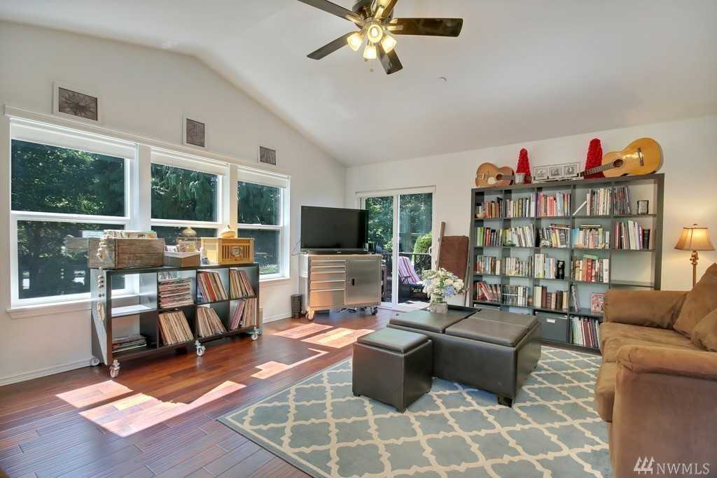 1637 Mcdonald Ave - Photo 6 of 10