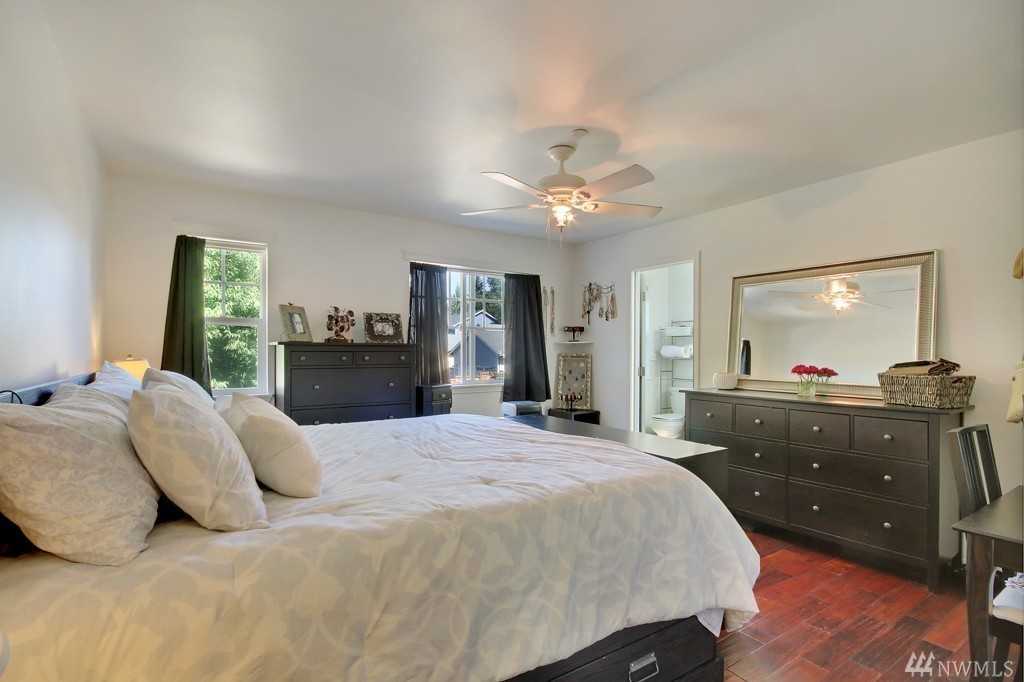 1637 Mcdonald Ave - Photo 7 of 10