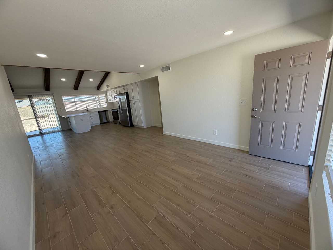 12658 N 42nd Ave - Photo 3 of 23