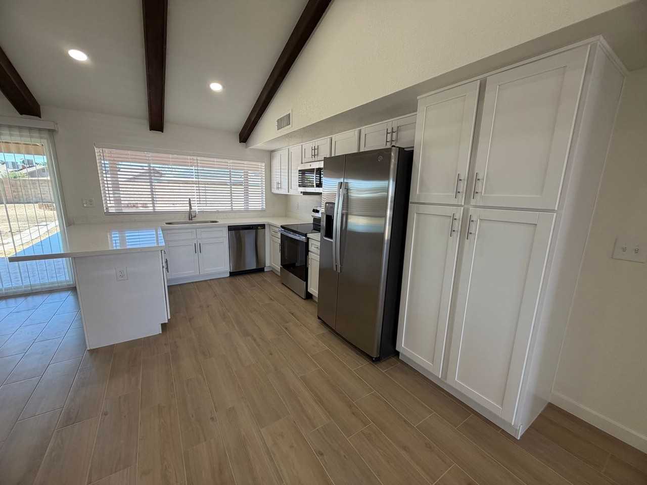 12658 N 42nd Ave - Photo 4 of 23
