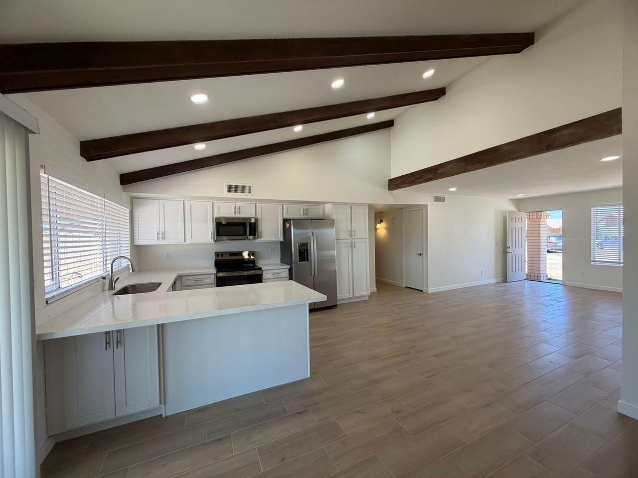 12658 N 42nd Ave - Photo 5 of 23