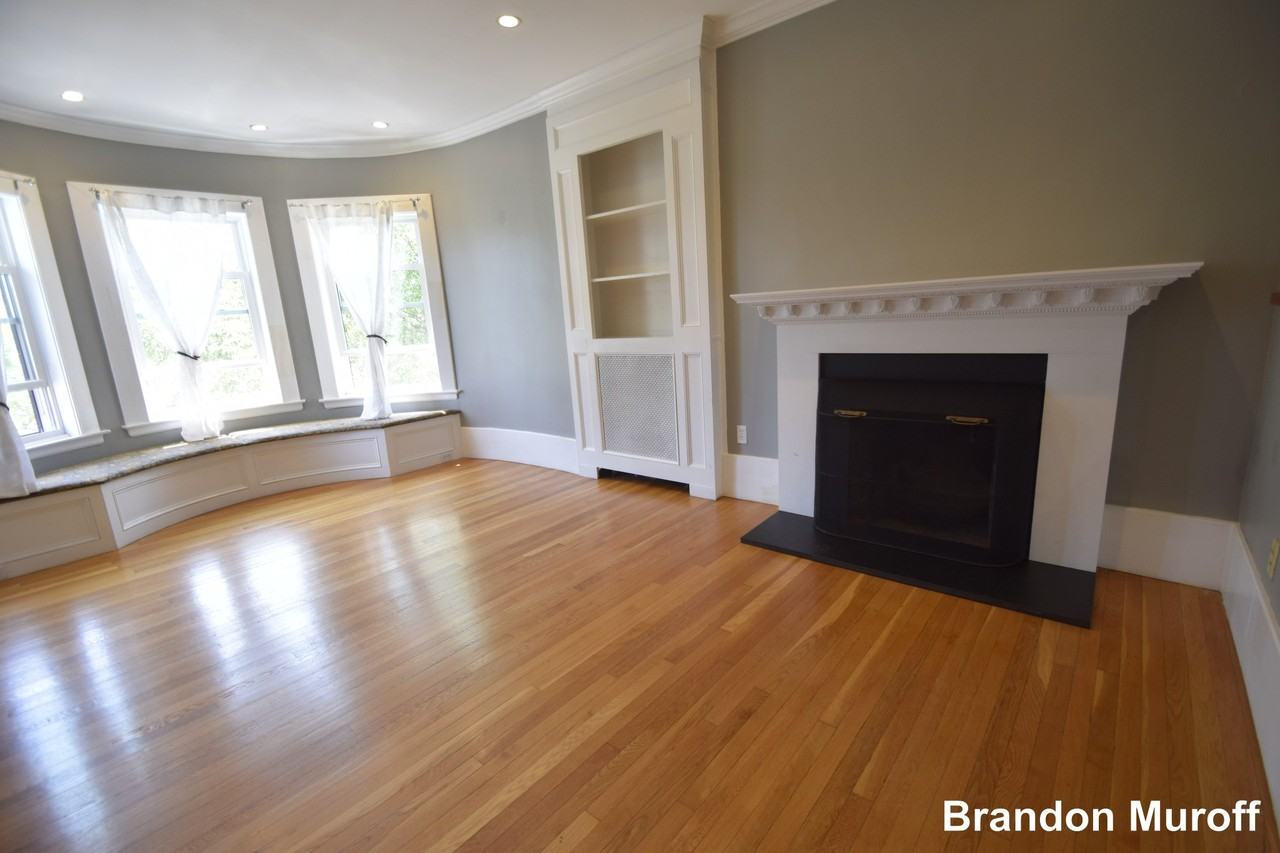 1402 Beacon St #3 - Photo 2 of 16
