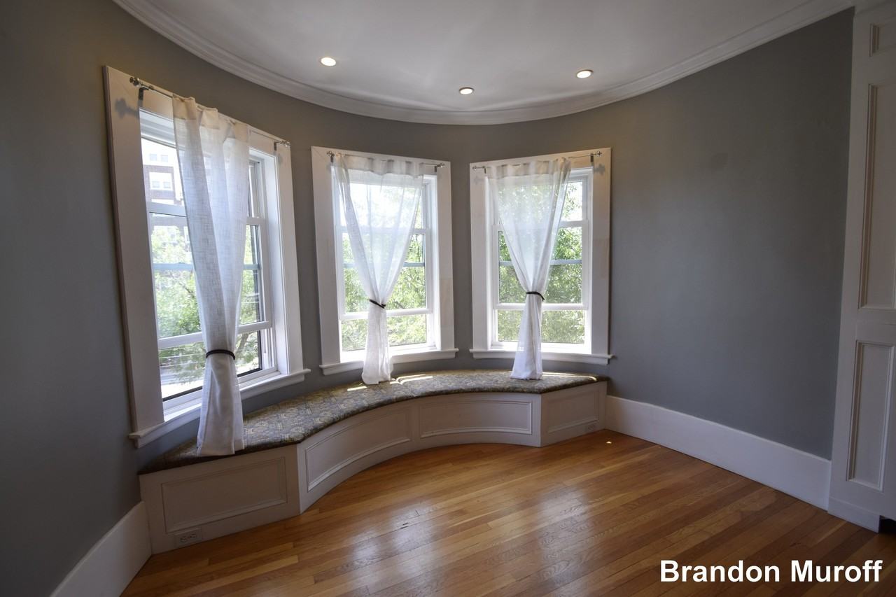 1402 Beacon St #3 - Photo 3 of 16