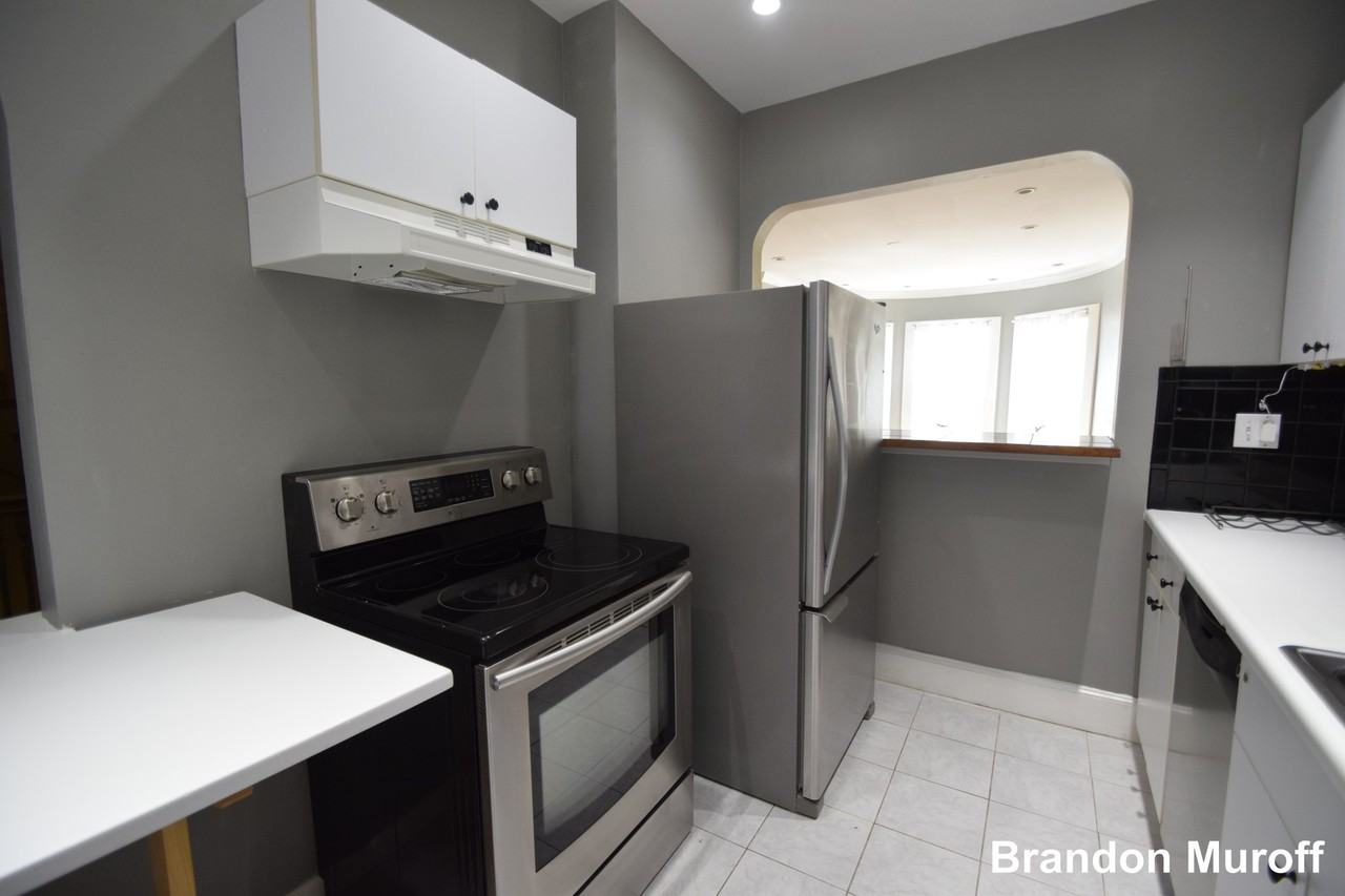 1402 Beacon St #3 - Photo 7 of 16