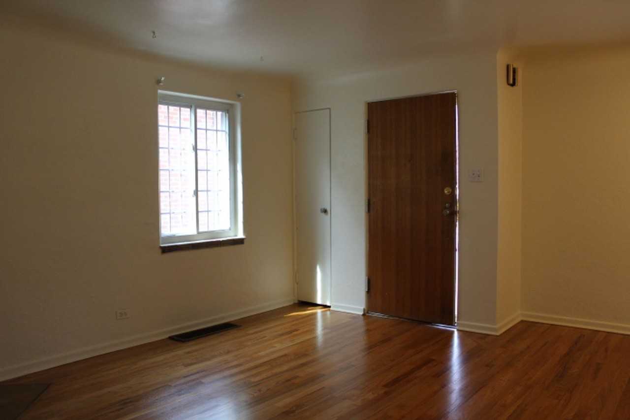 1110 Grape St - Photo 2 of 15