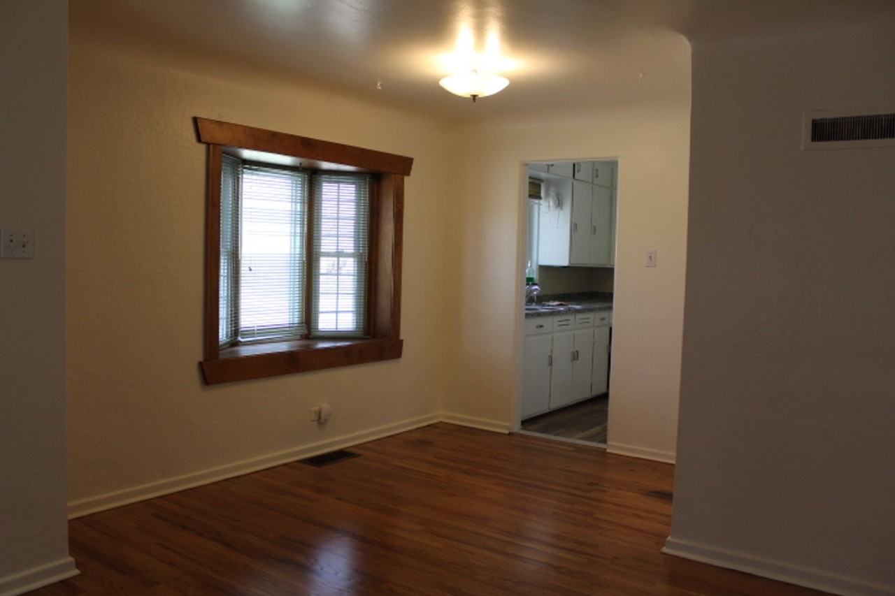 1110 Grape St - Photo 4 of 15