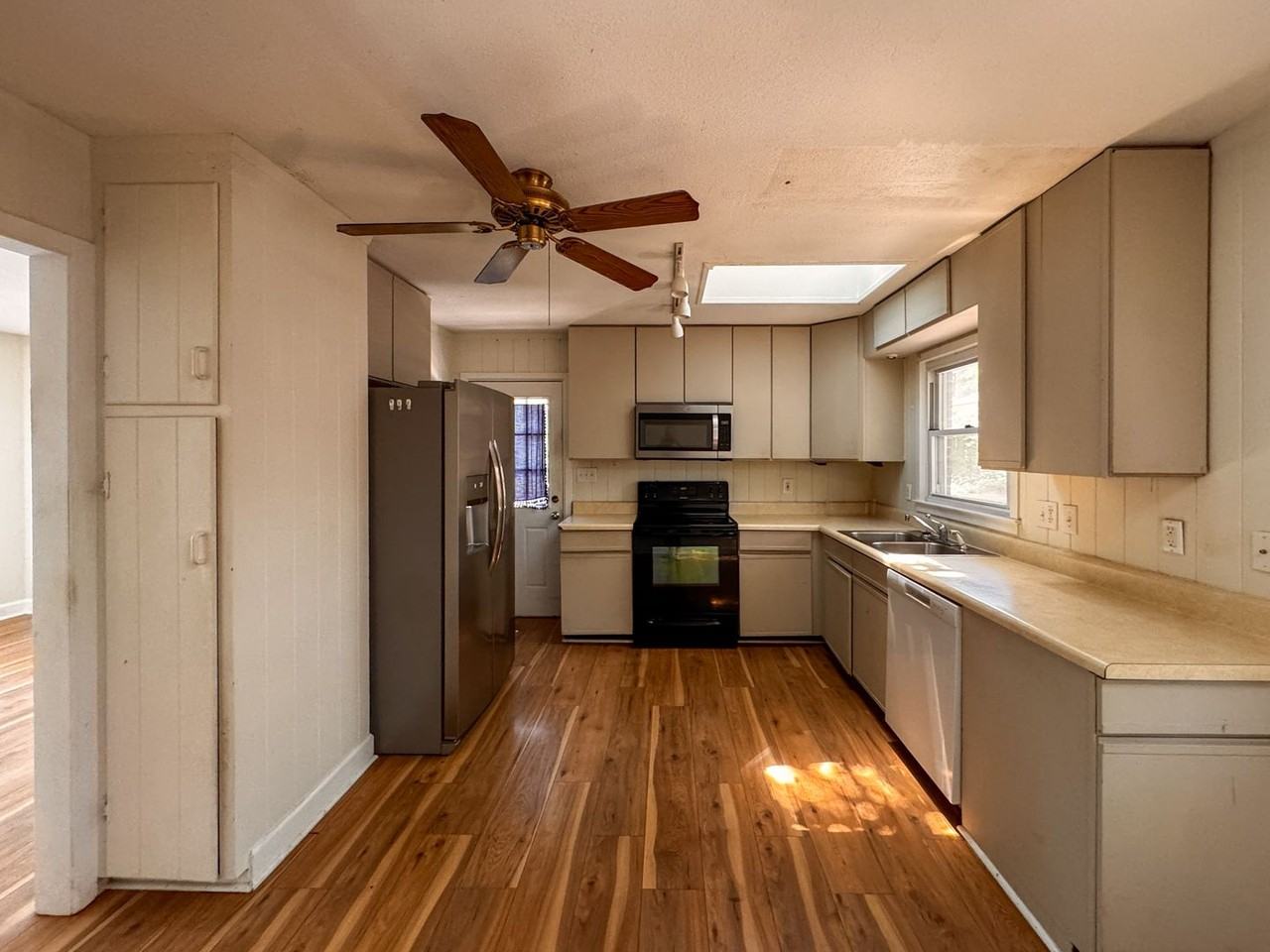 6309 Greyfield Rd - Photo 7 of 36