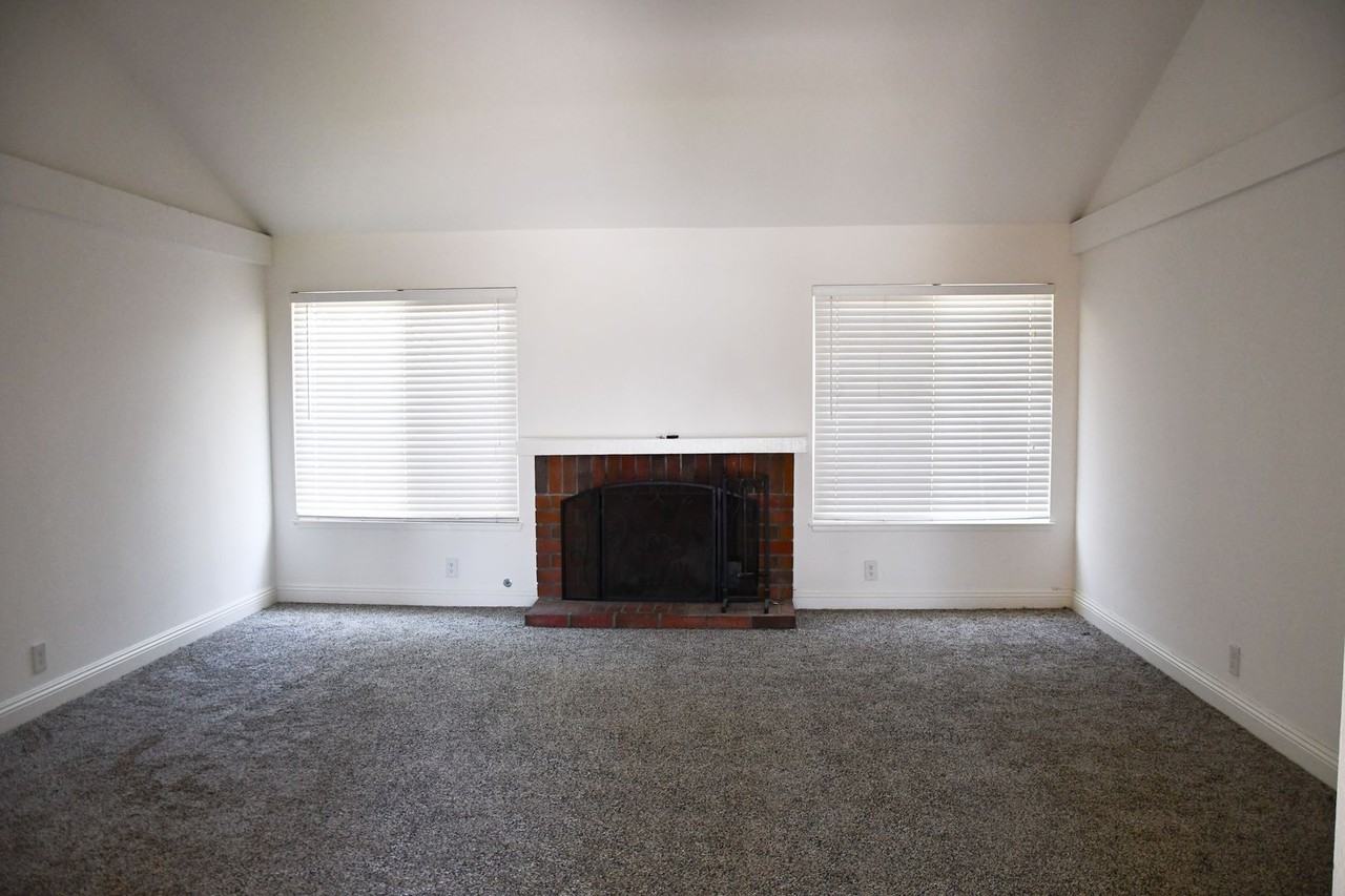 2169 N Mori Ln - Photo 3 of 44