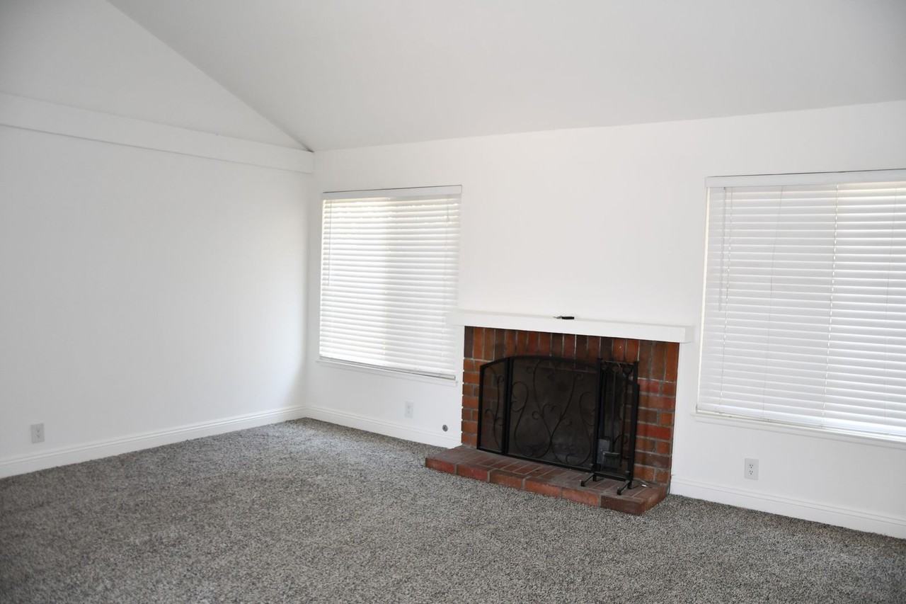 2169 N Mori Ln - Photo 4 of 44